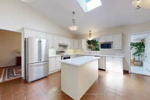 21 Banbury Road, ON M3B 2K5