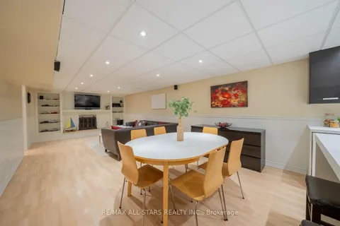 28 Cobblestone Drive, ON M2J 2X7