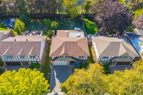 28 Cobblestone Drive, ON M2J 2X7