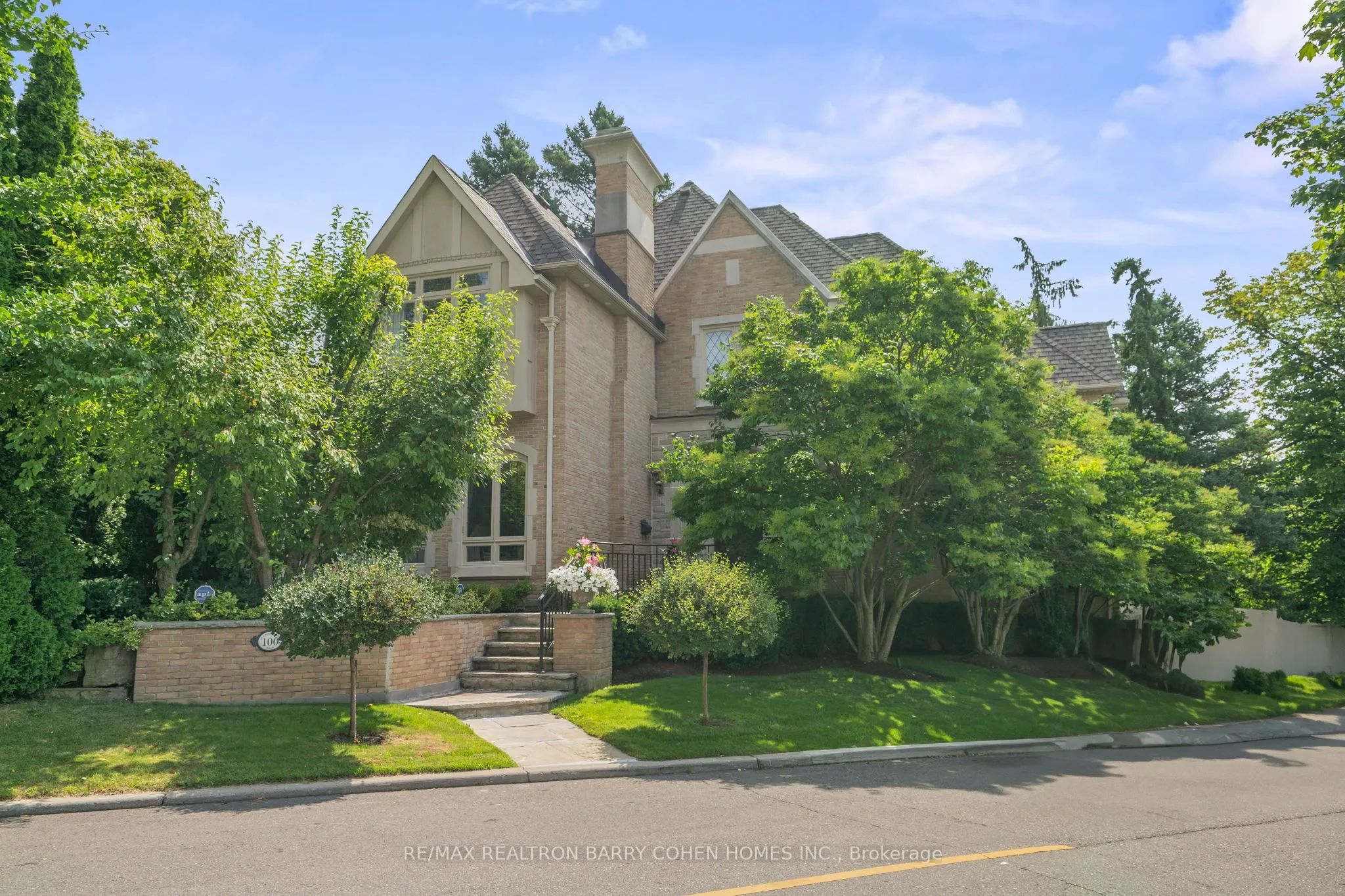 100 Old Forest Hill Road, ON M5P 2R5