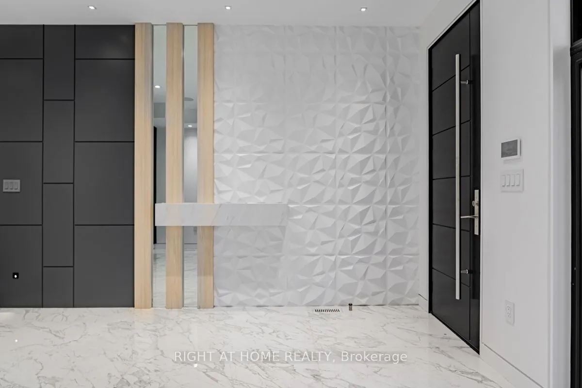 677 Huron Street, ON M5R 2R8