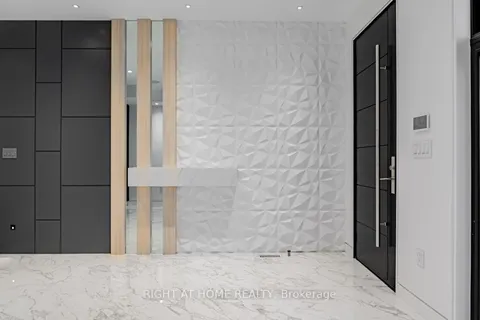 677 Huron Street, ON M5R 2R8