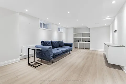 9 Lynwood Avenue, ON M4V 1K3