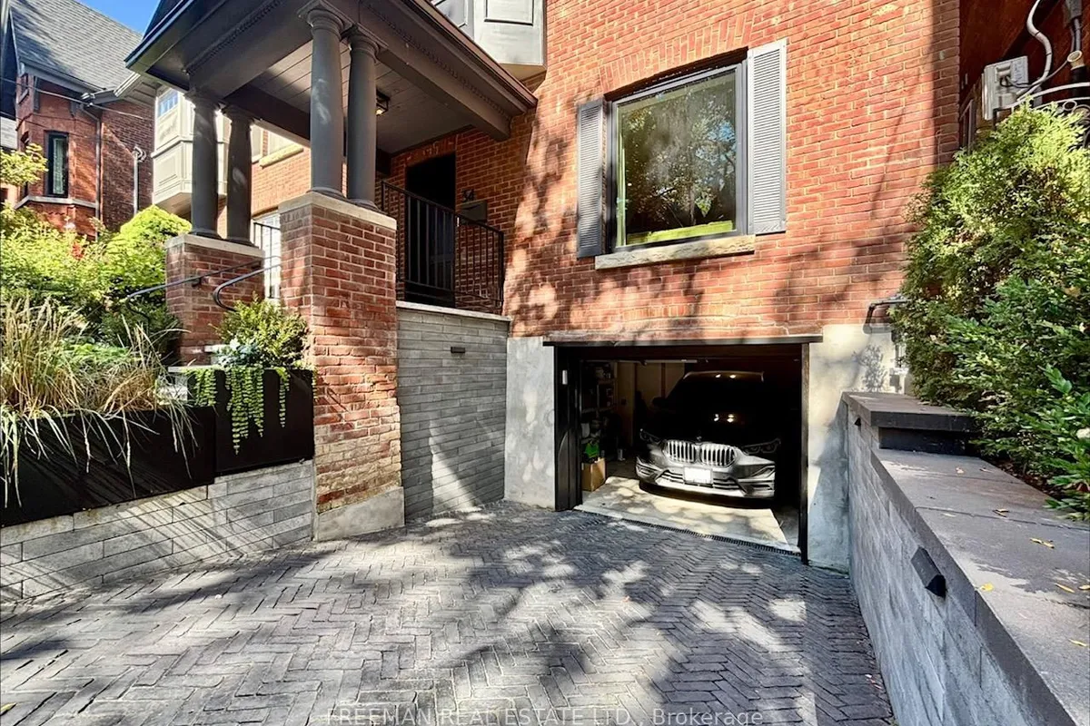 34 Tranby Avenue, ON M5R 1N5