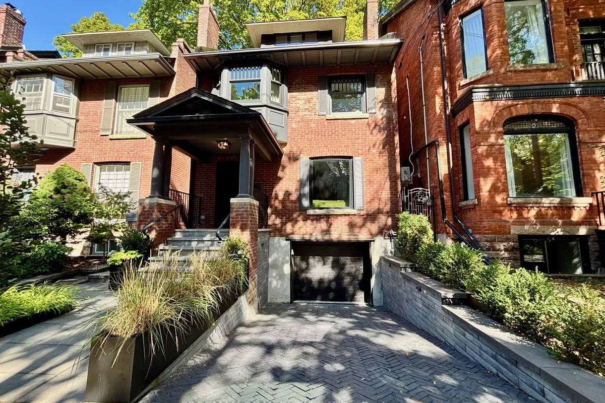 34 Tranby Avenue, ON M5R 1N5