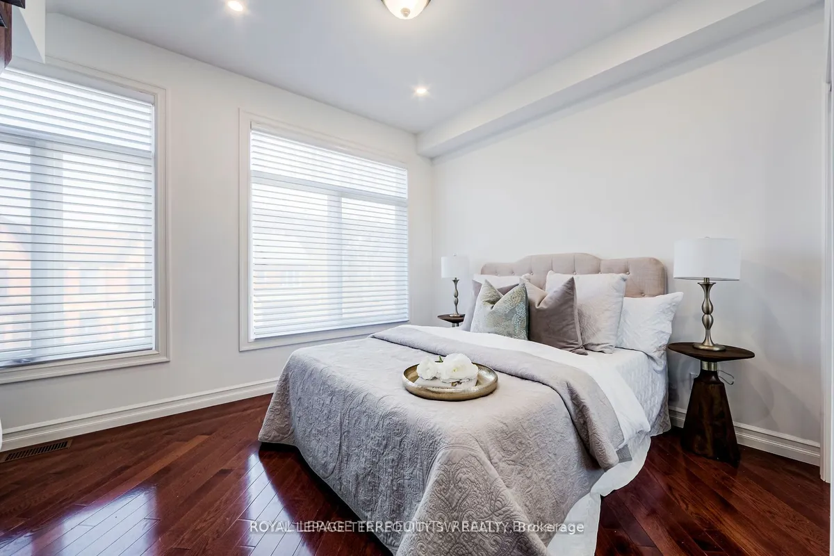 329 Lippincott Street, ON M5S 2P6