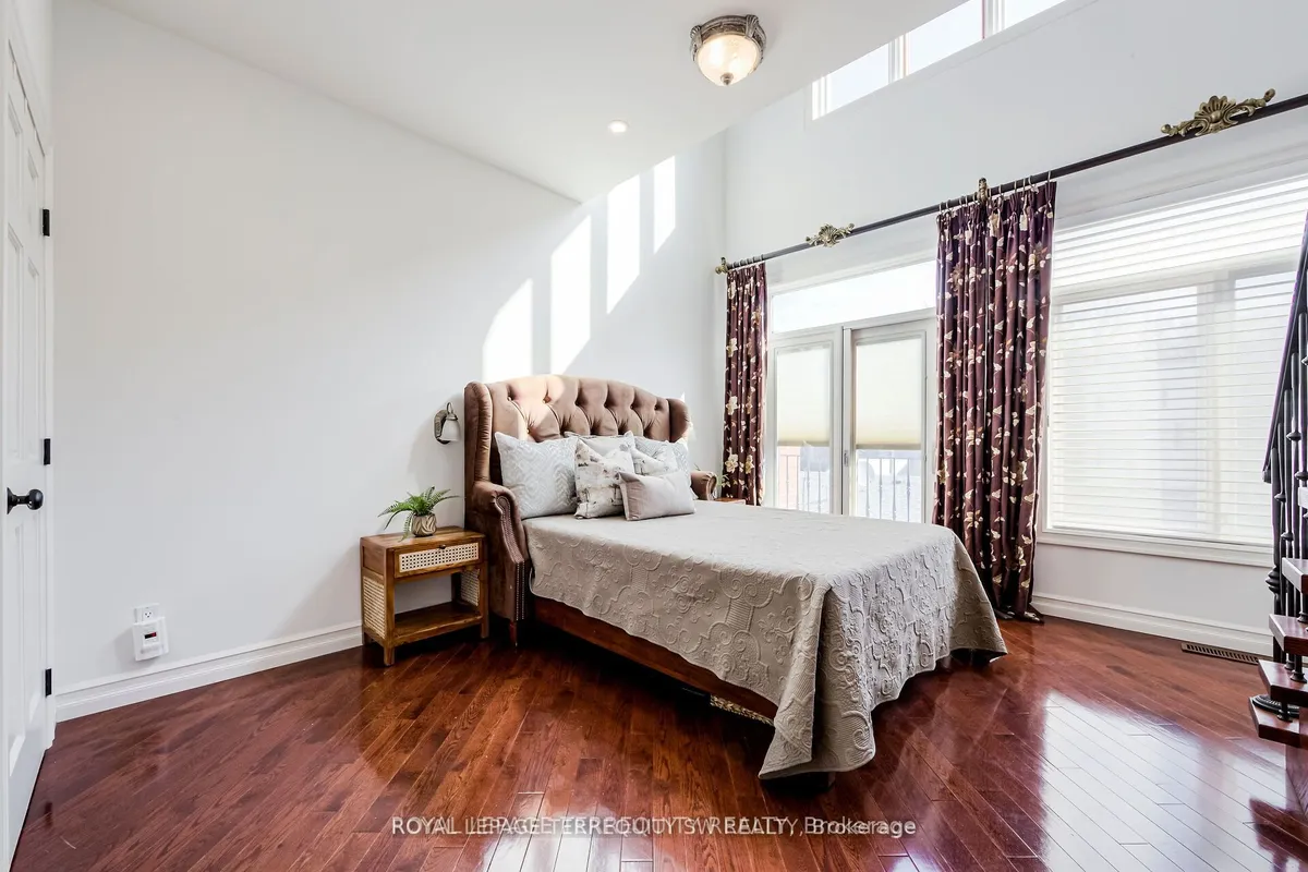 329 Lippincott Street, ON M5S 2P6