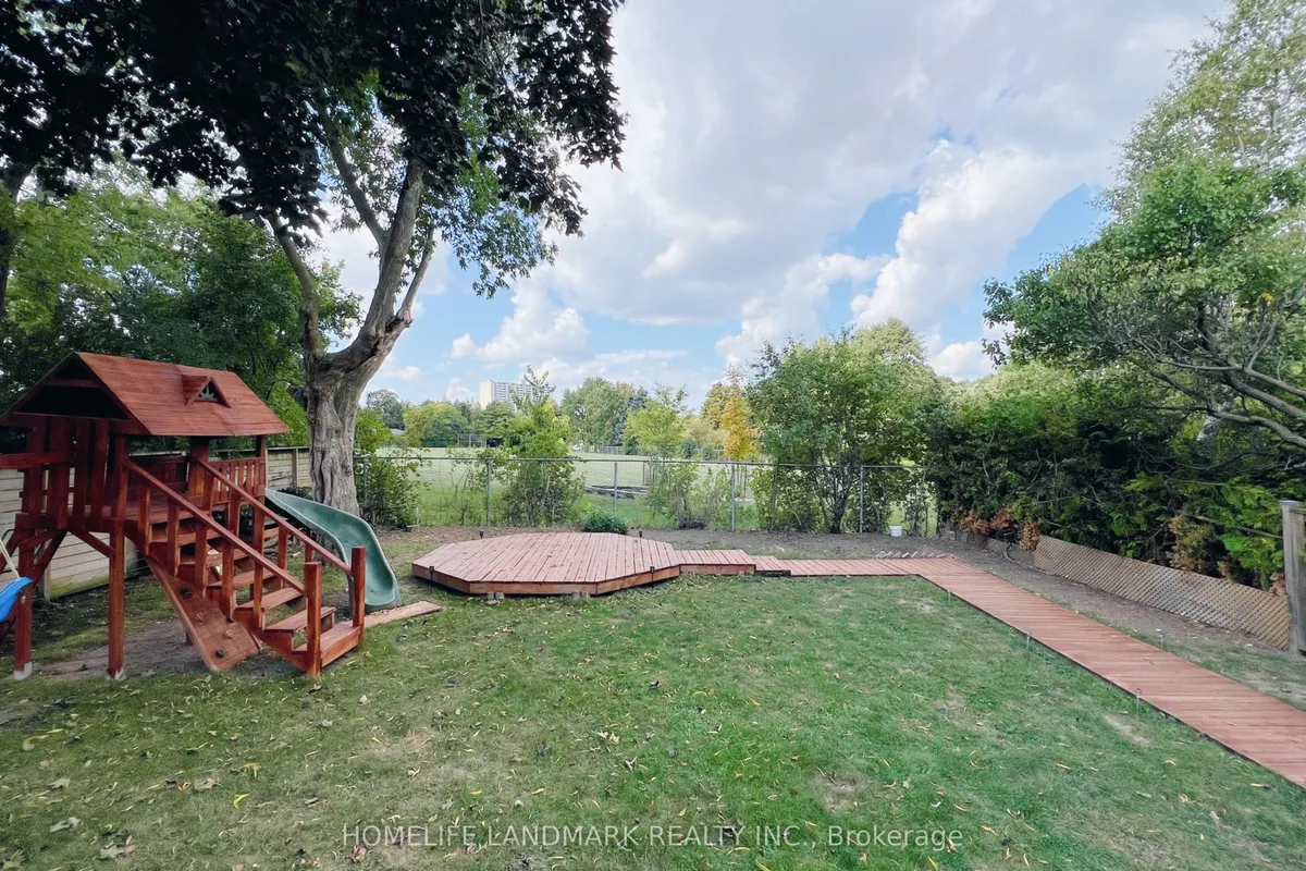 10 Silverview Drive, ON M2M 2B3