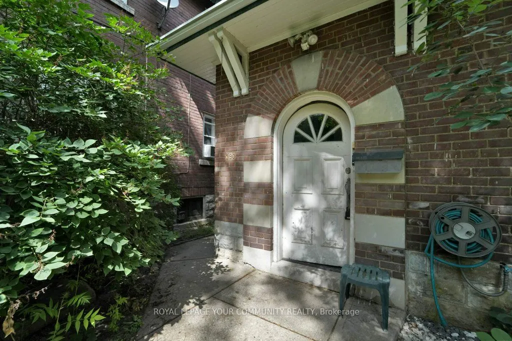 390 Davenport Road, ON M4V 1B4