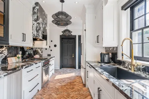 171 Old Forest Hill Road, ON M6C 2G7