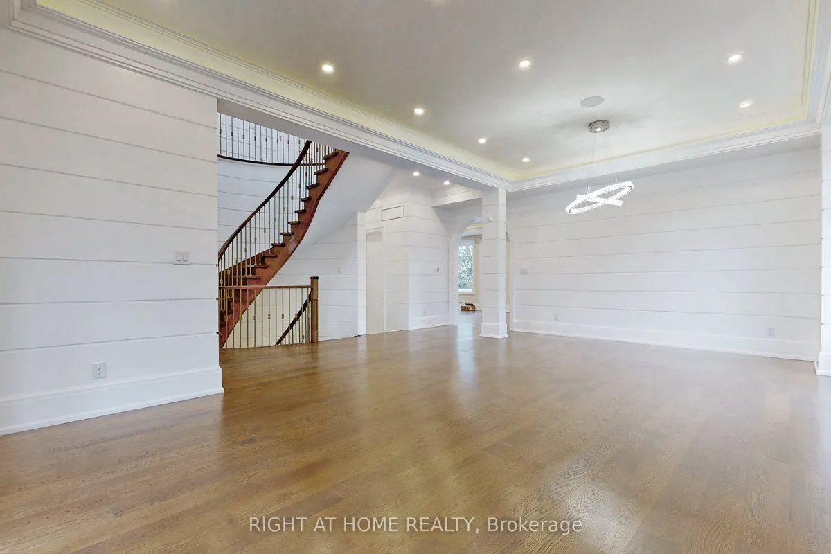 10 Jocelyn Crescent, ON M3B 1A2