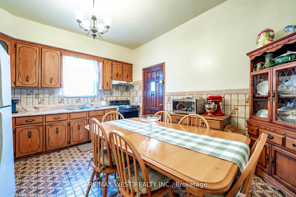 217 Gladstone Avenue, ON M6J 3L5