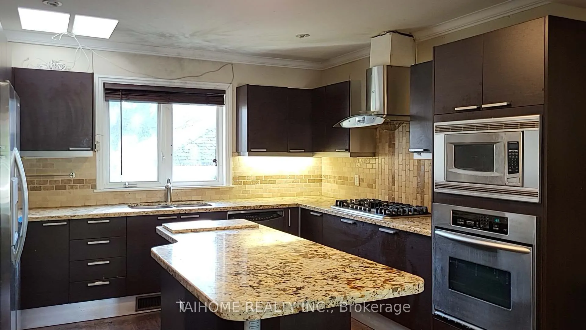 6 Vonda Avenue, ON M2N 5E8