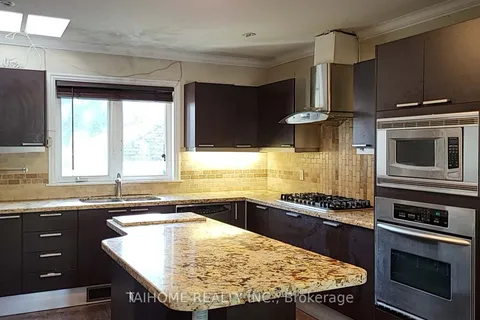 6 Vonda Avenue, ON M2N 5E8