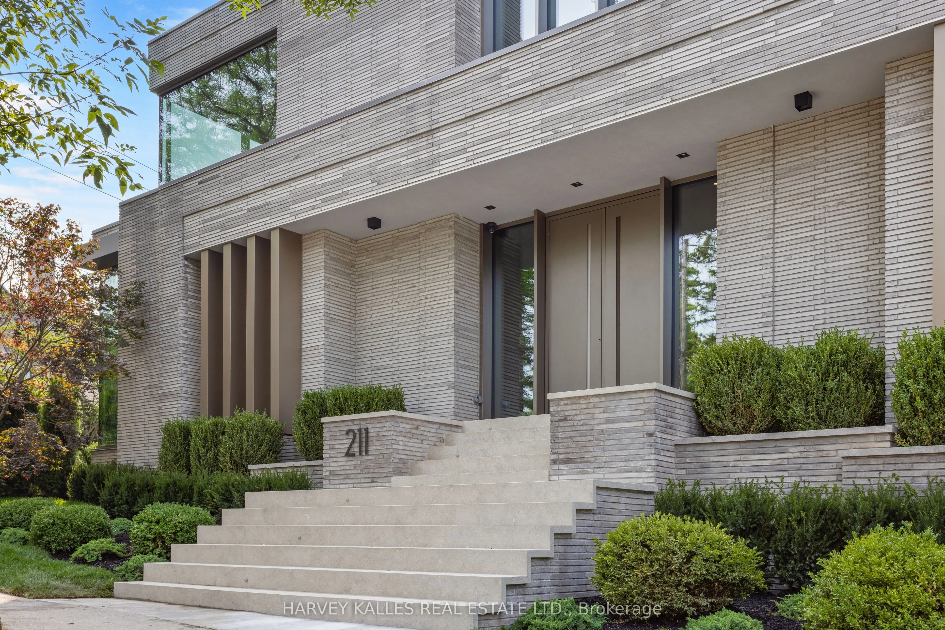 211 Dunvegan Road, ON M5P 2P3