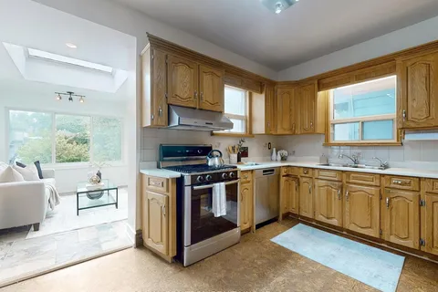 10 Lindsey Avenue, ON M6H 1C9