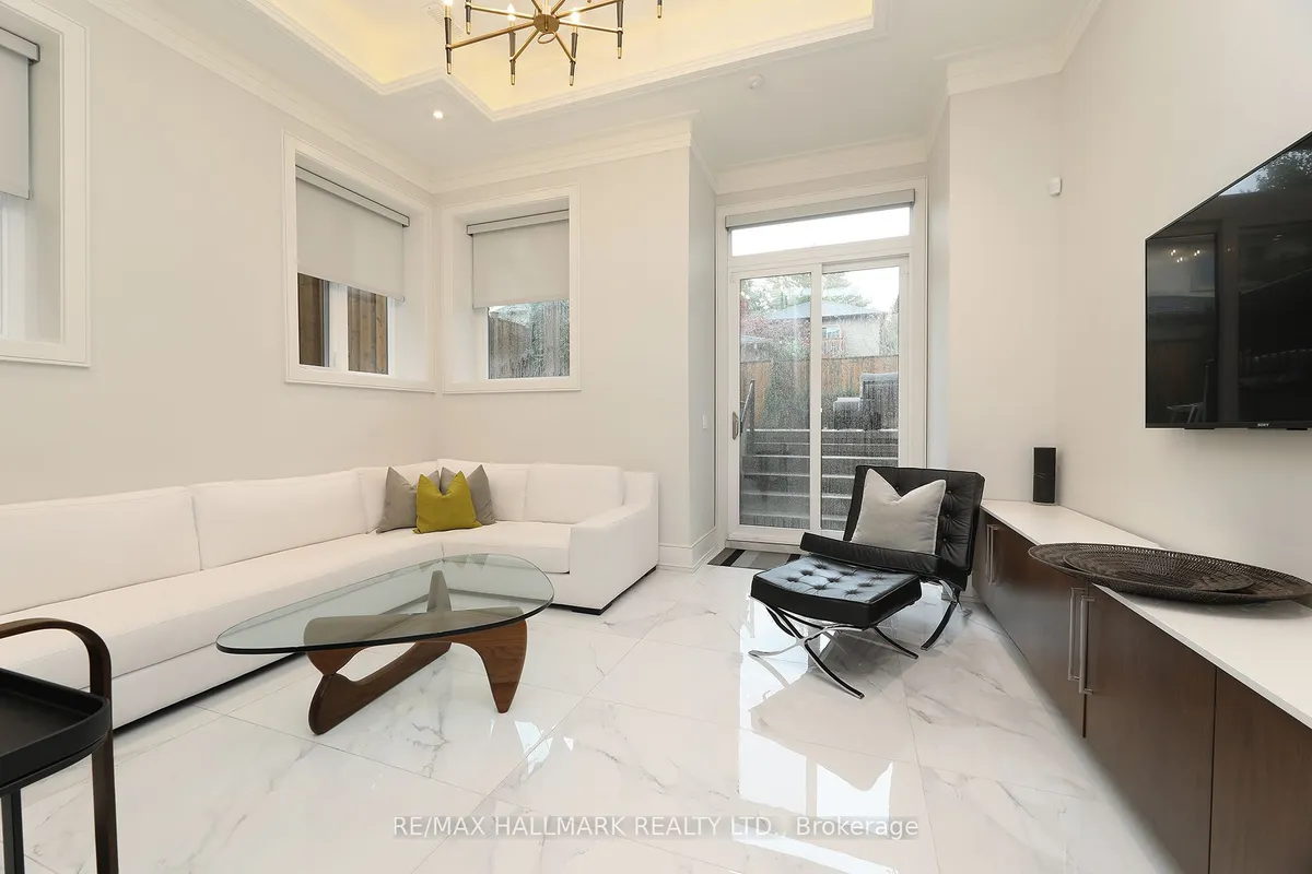 159 Roe Avenue, ON M5M 2J1