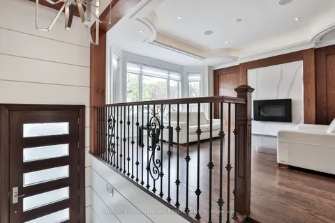 128 Park Home Avenue, ON M2N 1W8