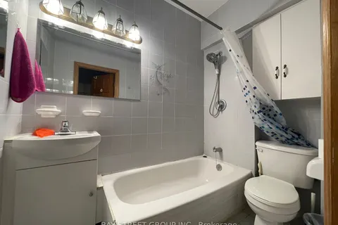 543 Crawford Street, ON M6G 3J9