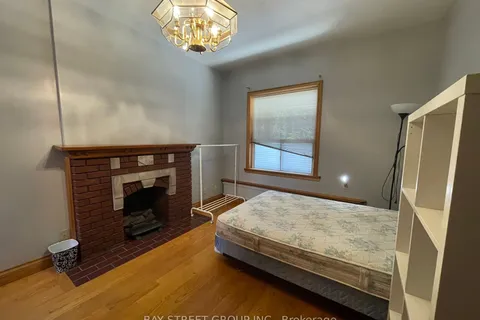 543 Crawford Street, ON M6G 3J9