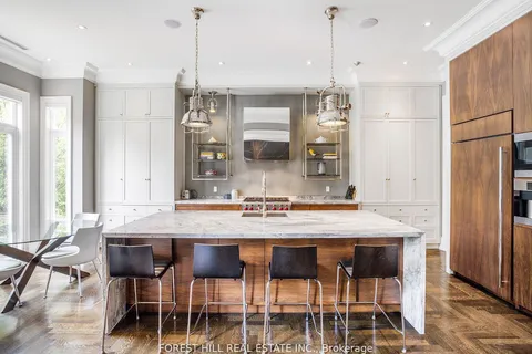 19 Vesta Drive, ON M5P 2Z4