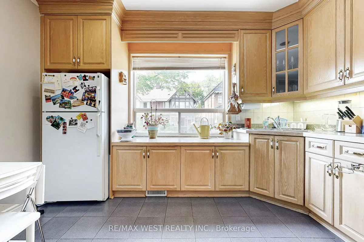 52 Heydon Park Road, ON M6J 2C8