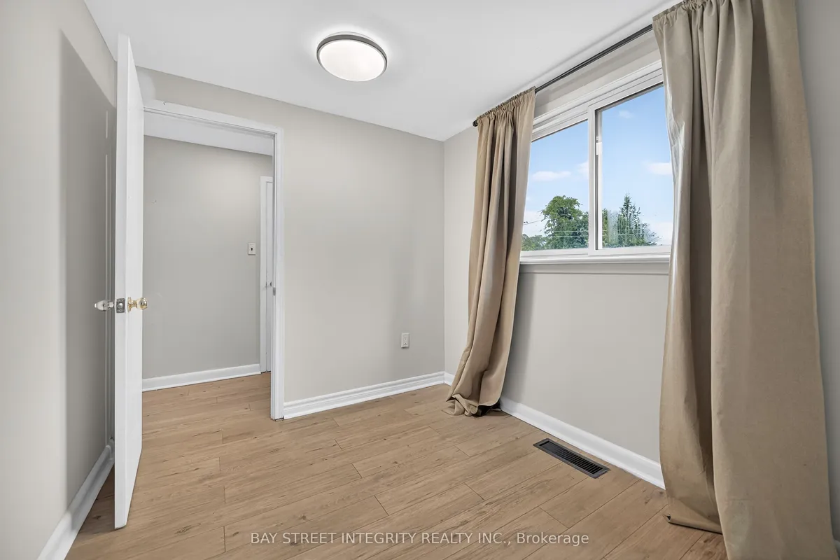 44 Bowerbank Drive, ON M2M 1Z8