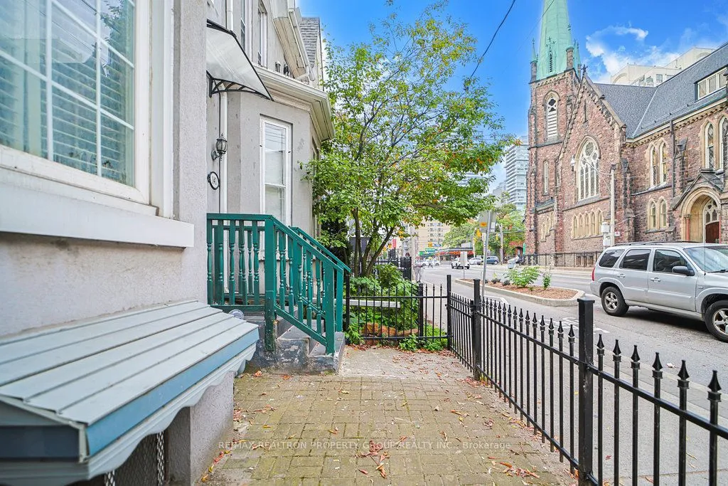 141 Gerrard Street, ON M5A 2E3