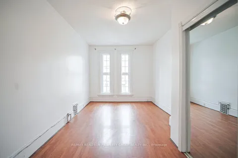 141 Gerrard Street, ON M5A 2E3