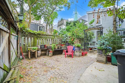 141 Gerrard Street, ON M5A 2E3