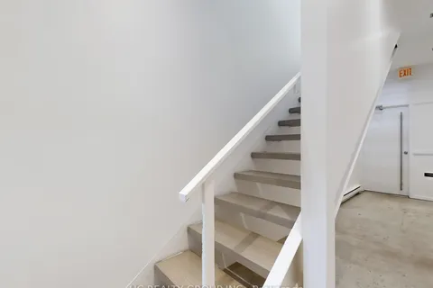 899 Dundas Street, ON M6J 1V9