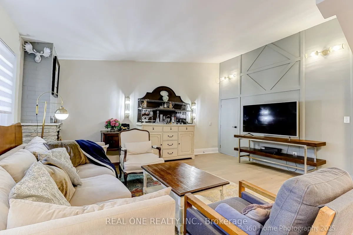 10 North Hills Terrace, ON M3C 1M6