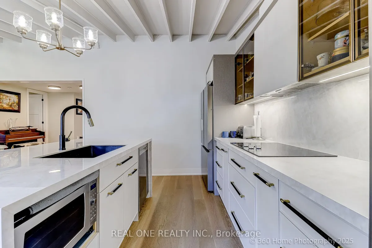 10 North Hills Terrace, ON M3C 1M6