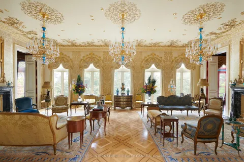 15 High Point Road, ON M3B 2A3