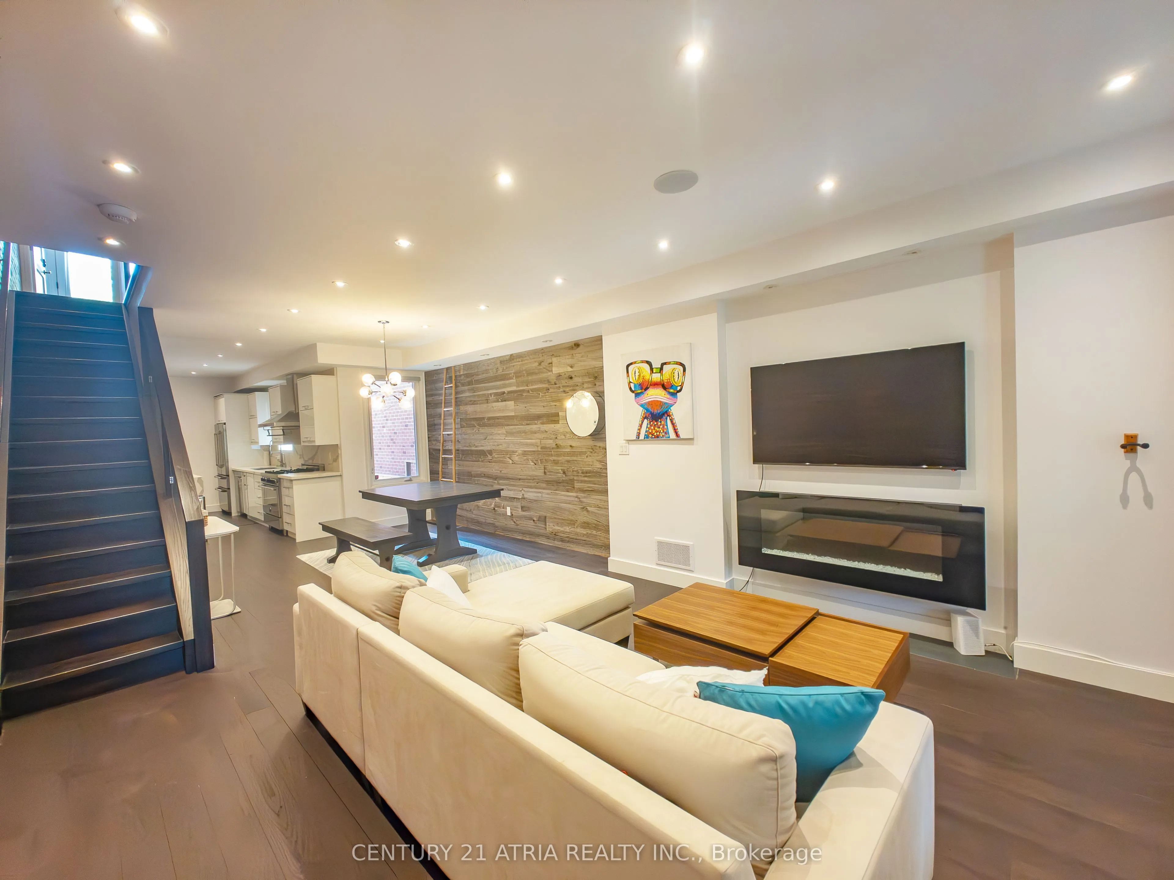 329A Clinton Street, ON M6G 2Y7