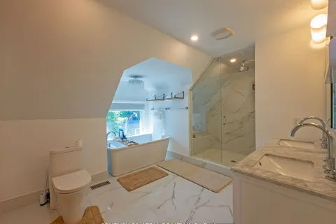 329A Clinton Street, ON M6G 2Y7