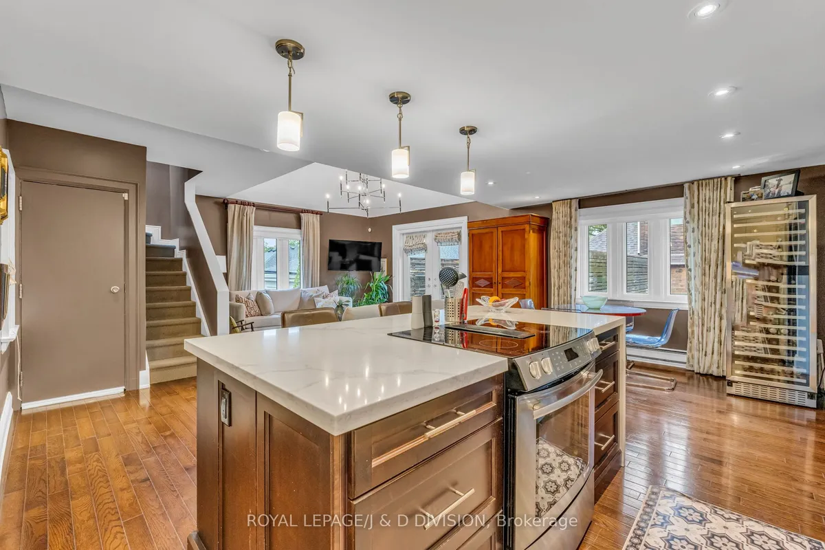 137 Highbourne Road, ON M5P 2J8