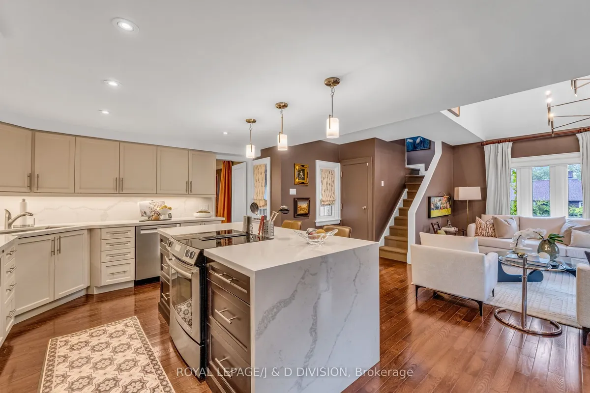 137 Highbourne Road, ON M5P 2J8