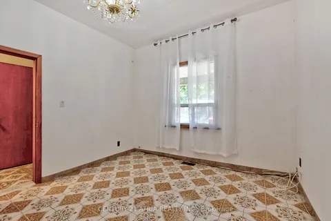 1195 Dovercourt Road, ON M6H 2Y1