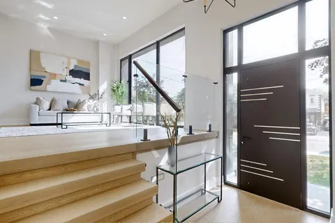 214 Brooke Avenue, ON M5M 2K6