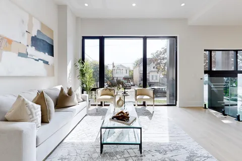 214 Brooke Avenue, ON M5M 2K6