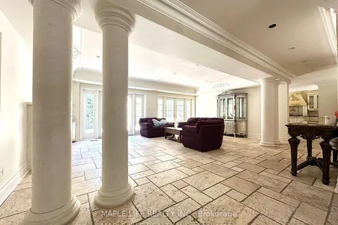 16 Brian Cliff Drive, ON M3B 2G2