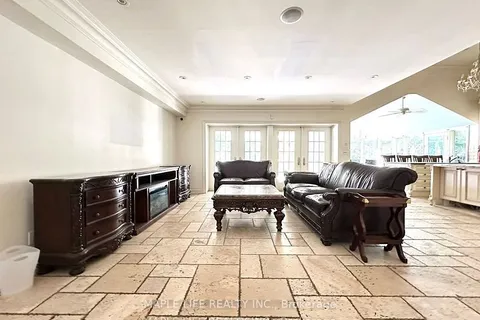 16 Brian Cliff Drive, ON M3B 2G2