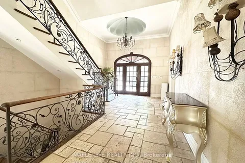 16 Brian Cliff Drive, ON M3B 2G2