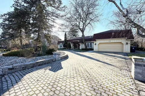 16 Brian Cliff Drive, ON M3B 2G2