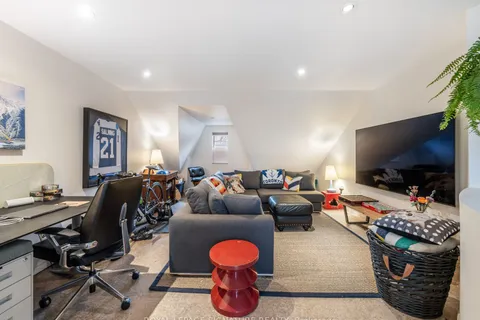 14 Tranby Avenue, ON M5R 1N5