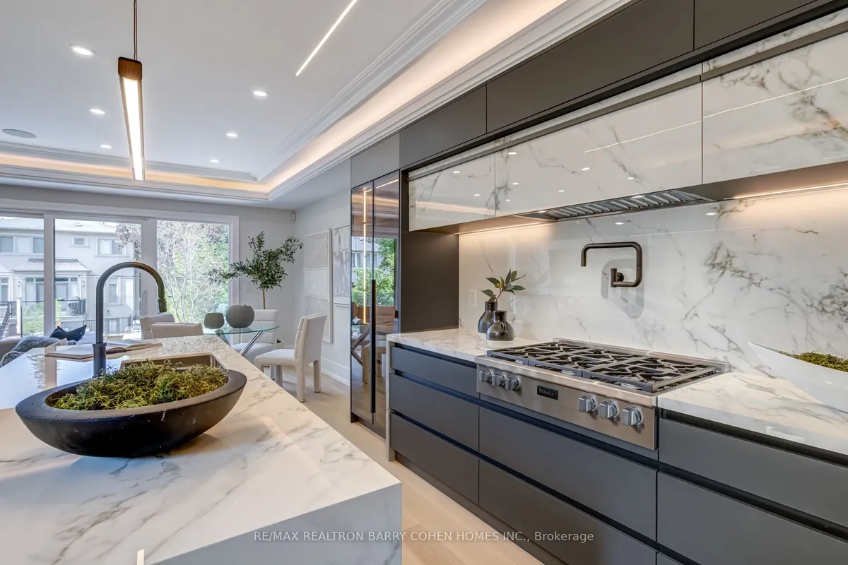 594 Broadway Avenue, ON M4G 2S5