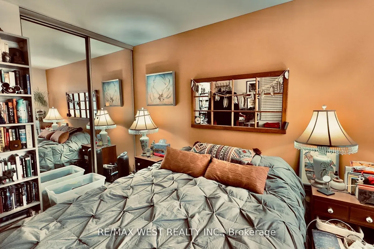 1061 Bathurst Street, ON M5R 3G8