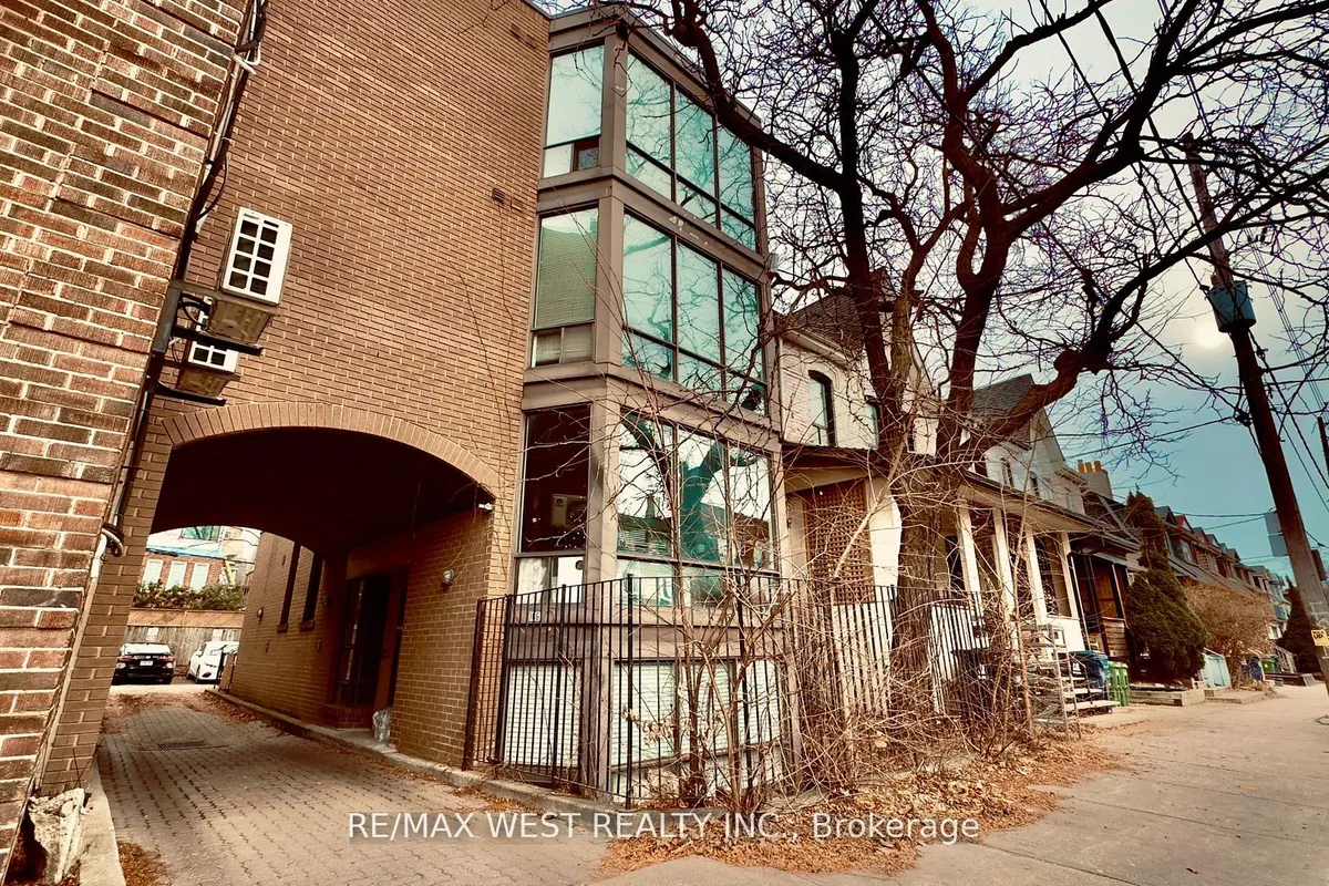 1061 Bathurst Street, ON M5R 3G8