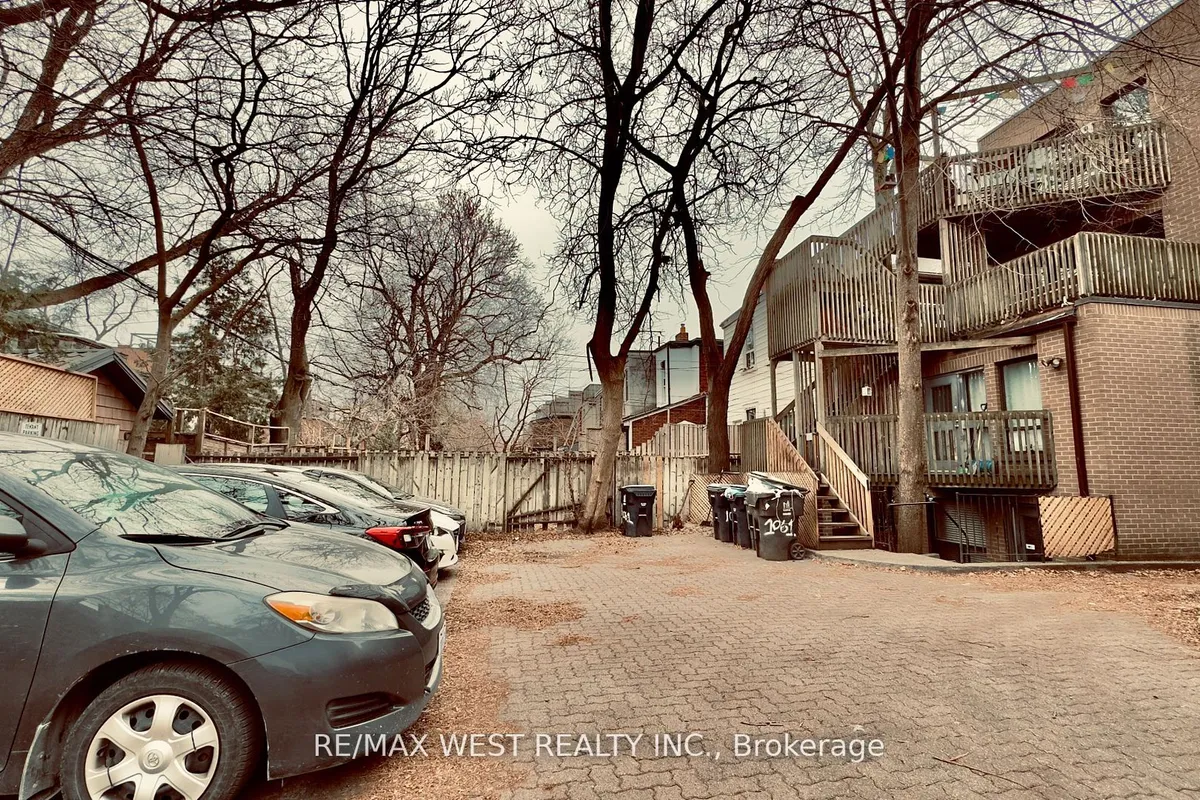 1061 Bathurst Street, ON M5R 3G8